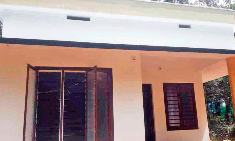 കുഞ്ഞാമേട്ടന് 85 വയസ്സ്; വീട് സമ്മാനിച്ച് വിയറ്റ്നാം കോളനിവാസികൾ കുഞ്ഞാമേട്ടന് 85 വയസ്സ്; വീട് സമ്മാനിച്ച് വിയറ്റ്നാം കോളനിവാസികൾ