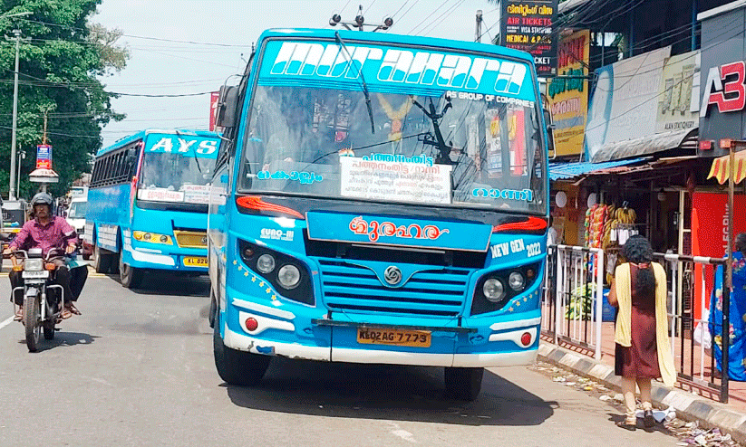 സ്വകാര്യ ബസുകളുടെ അമിതവേഗവും അനധികൃത പാര്‍ക്കിങ്ങും തലവേദന