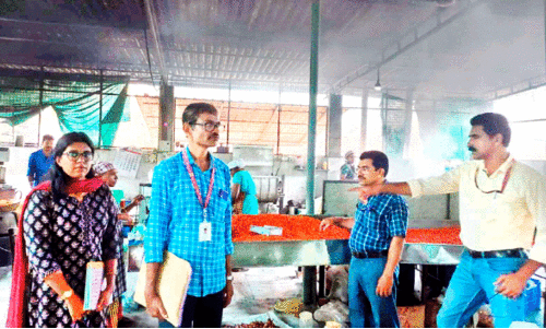 കടകളിൽ പരിശോധന; പിഴയീടാക്കി