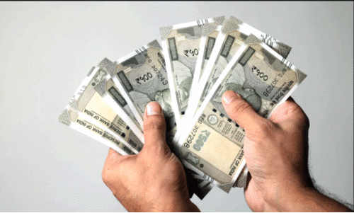 റി​യാ​ലി​ന്റെ വി​നി​മ​യ നി​ര​ക്ക് വീ​ണ്ടും 215 ക​ട​ന്നു