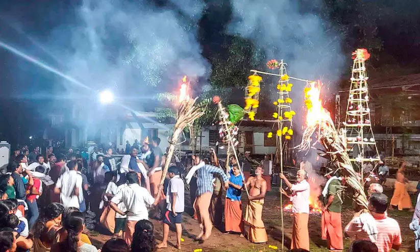 നീലംപേരൂർ പടയണി മൂന്നാം ഘട്ടത്തിലേക്ക്;  ഇന്നുമുതൽ പ്ലാവില കോലങ്ങൾ എഴുന്നള്ളും