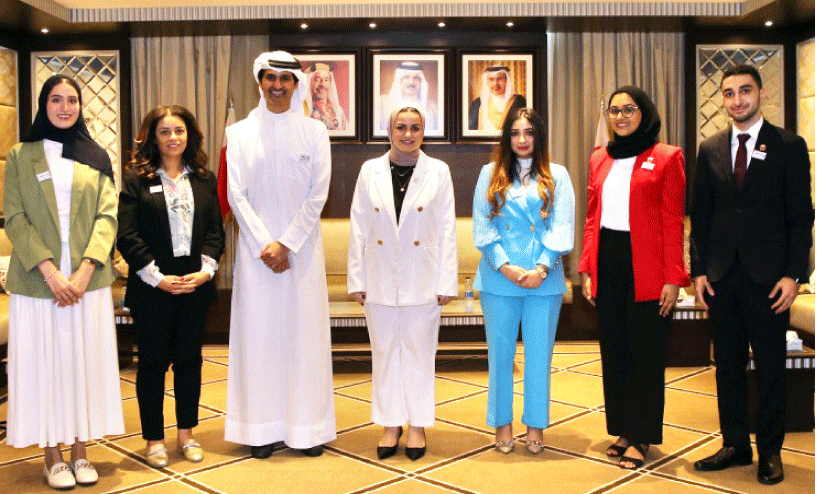 ബ​ഹ്​​റൈ​ൻ യൂ​ത്ത്​ അം​ബാ​സ​ഡ​ർ​മാ​രെ    യു​വ​ജ​ന​കാ​ര്യ മ​ന്ത്രി സ്വീ​ക​രി​ച്ചു