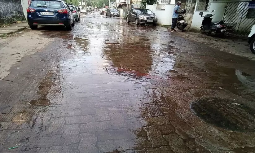 ഡ്രെയിനേജ് മാലിന്യത്തിൽ വീർപ്പുമുട്ടി  പേരൂർ നിവാസികൾ