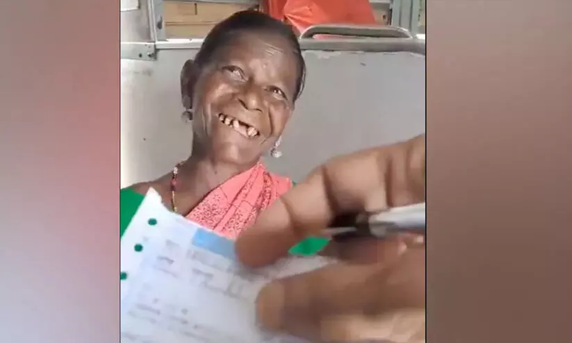 ട്രെയിൻ യാത്രക്ക് ആടിനും ടിക്കറ്റ്! വിഡിയോ വൈറൽ