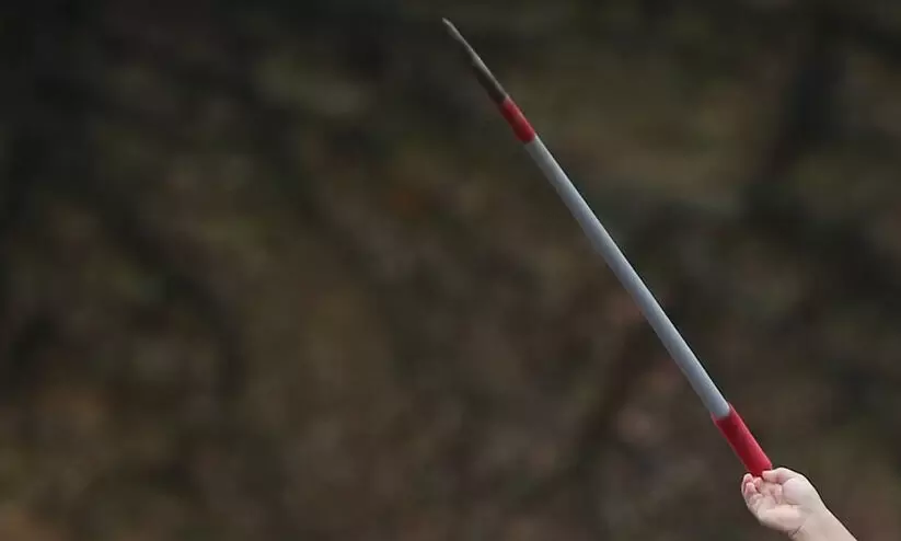 ജാവലിൻ തലയിൽ തറച്ച് 15 കാരന് ദാരുണാന്ത്യം ജാവലിൻ തലയിൽ തറച്ച് 15 കാരന് ദാരുണാന്ത്യം