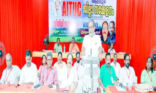 എ.ഐ.ടി.യു.സി ആലപ്പുഴ ജില്ല സമ്മേളനത്തിൽ സർക്കാറിനെതിരെ കടുത്ത വിമർശനം: തൊ​ഴി​ൽ രം​ഗം ക​ലു​ഷി​തം​;   ഉയർന്ന കൂ​ലി സ​ങ്ക​ൽ​പ​മാ​യി