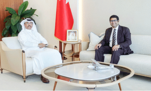 നിയുക്ത ഇന്ത്യൻ അംബാസഡറെ ബഹറൈൻ ഗതാഗത ടെലികമ്യൂണിക്കേഷൻസ് മന്ത്രി സ്വീകരിച്ചു