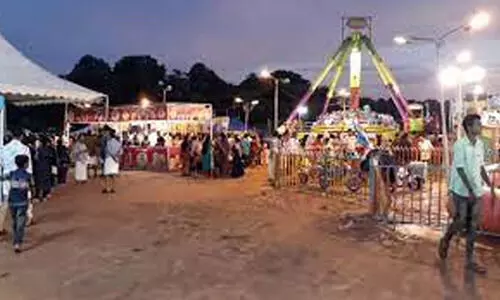 പുനലൂർ ഫെസ്റ്റിൽ നികുതി വെട്ടിപ്പെന്ന്; പ്രതിഷേധവുമായി കൗൺസിലർമാർ