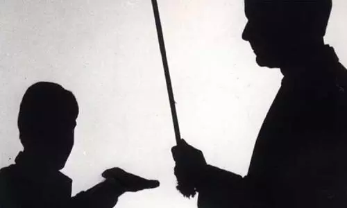 ഉത്തർപ്രദേശിൽ വിദ്യാർഥിനിയെ മർദിച്ച അധ്യാപകനെതിരെ കേസ്