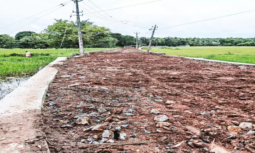 ദുരിതയാത്ര; കാളാച്ചാൽ - കോലൊളമ്പ് റോഡിൽ നവീകരണത്തിന് തുടക്കം ദുരിതയാത്ര; കാളാച്ചാൽ - കോലൊളമ്പ് റോഡിൽ നവീകരണത്തിന് തുടക്കം