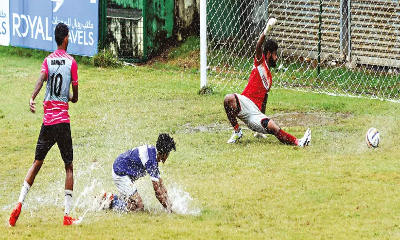 സീനിയർ ഫുട്ബാൾ: മഴപ്പോരിൽ ഇടുക്കിക്കെതിരെ കണ്ണൂർപടയുടെ ഇടിവെട്ട് വിജയം സീനിയർ ഫുട്ബാൾ: മഴപ്പോരിൽ ഇടുക്കിക്കെതിരെ കണ്ണൂർപടയുടെ ഇടിവെട്ട് വിജയം