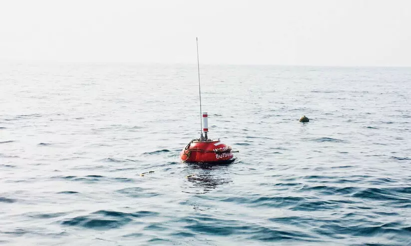 പുതിയാപ്പ ഹാർബറിൽ മുന്നറിയിപ്പ് ബോയ പുനഃസ്ഥാപിച്ചു