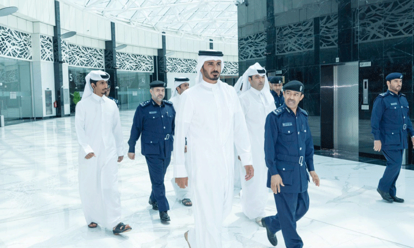 വാദി അൽ ബനാതിലെ പുതിയ പാസ്പോർട്ട് ഓഫിസ് ആഭ്യന്തര മന്ത്രി ശൈഖ് ഖലീഫ ബിൻ ഹമദ് ബിൻ ഖലീഫ ആൽഥാനി സന്ദർശിക്കുന്നു വാദി അൽ ബനാതിലെ പുതിയ പാസ്പോർട്ട് ഓഫിസ് ആഭ്യന്തര മന്ത്രി ശൈഖ് ഖലീഫ ബിൻ ഹമദ് ബിൻ ഖലീഫ ആൽഥാനി സന്ദർശിക്കുന്നു