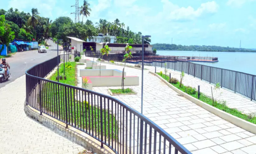 വളപട്ടണം പുഴയിലിരുന്ന് മലബാറിന്റെ രുചി അറിയാം വളപട്ടണം പുഴയിലിരുന്ന് മലബാറിന്റെ രുചി അറിയാം