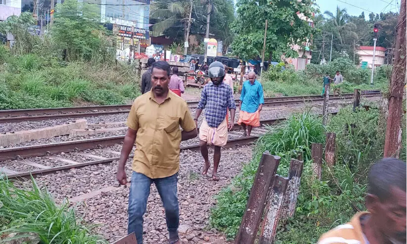 വര്‍ക്കല ടൗണിലെ റെയില്‍വേ നടപ്പാലം : നഗരസഭ ആറുമാസത്തിനകം  നടപടി പൂര്‍ത്തിയാക്കണം