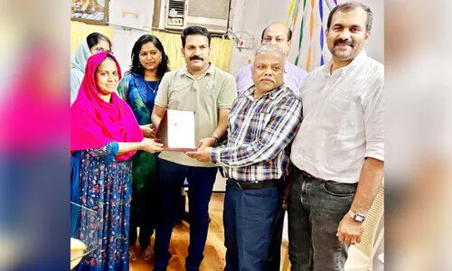 അ​ഡ്വ. കെ.​ജെ. റെ​ജി​ക്ക്​ റി​ഫ യാ​ത്ര​യ​യ​പ്പ് ന​ൽ​കി