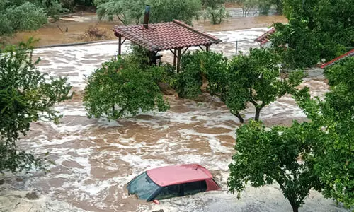 വെള്ളപ്പൊക്കം; ഗ്രീസിൽനിന്ന് 800 പേരെ രക്ഷിച്ചു