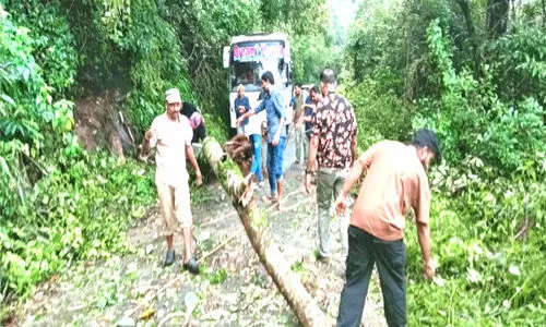 കക്കയം ഡാം സൈറ്റ് റോഡിലൂടെ യാത്ര ദുഷ്‍കരം