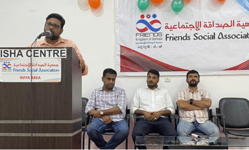 റി​ഫ സ​ർ​ഗ​വേ​ദി ന​ട​ത്തി​യ സ്‌​മൃ​തി​യ​ര​ങ്ങ് പ​രി​പാ​ടി​യി​ൽ  ജ​മാ​ൽ ഇ​രി​ങ്ങ​ൽ  പ്ര​ഭാ​ഷ​ണം ന​ട​ത്തു​ന്നു