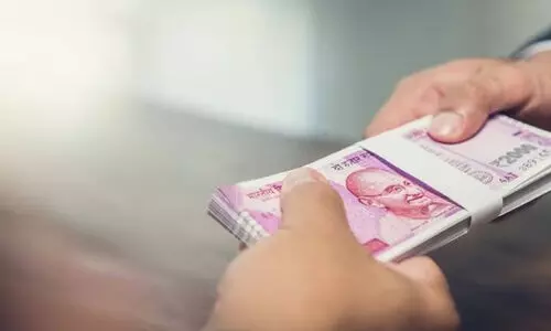 റെക്കോർഡ് തകർച്ചയിൽ നിന്നും തിരികെ കയറി രൂപ