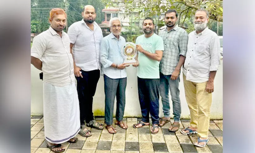 ഷിബു മീരാനെ എറണാകുളം കെ.എം.സി.സി ആദരിച്ചു ഷിബു മീരാനെ എറണാകുളം കെ.എം.സി.സി ആദരിച്ചു