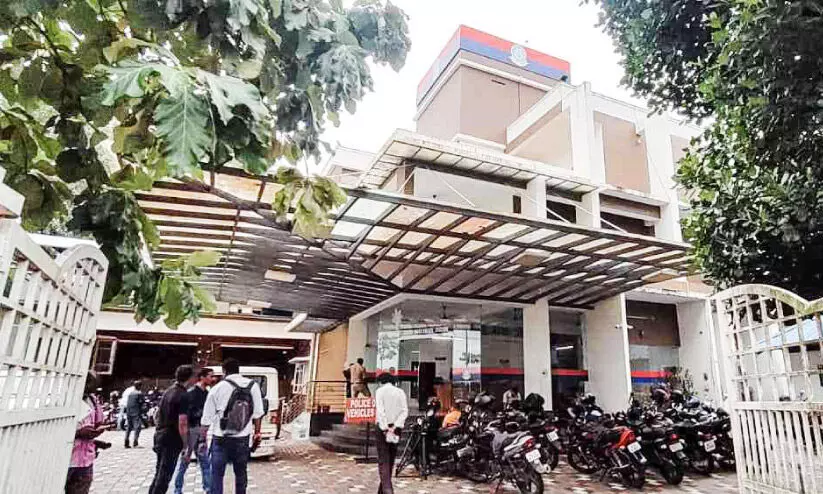 പിടിപ്പത്​ ജോലി, അംഗബലം കുറവ്: ഓടിത്തളർന്ന് ആലുവ പൊലീസ്