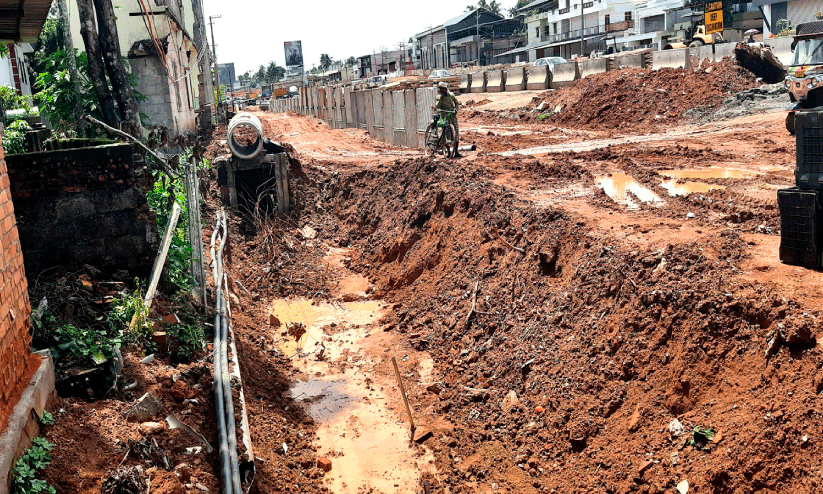 കുടിവെള്ളം മുട്ടിച്ചുള്ള റോഡ്​ നിർമാണത്തിനെതിരെ പ്രതിഷേധം