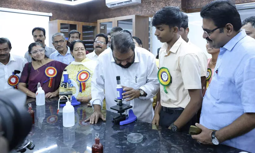 സ്കൂളുകളിലെ ഉച്ചഭക്ഷണ വിതരണവുമായി ബന്ധപ്പെട്ട പ്രശ്നങ്ങള് ഉടന് പരിഹരിക്കുമെന്ന് വി. ശിവന്കുട്ടി സ്കൂളുകളിലെ ഉച്ചഭക്ഷണ വിതരണവുമായി ബന്ധപ്പെട്ട പ്രശ്നങ്ങള് ഉടന് പരിഹരിക്കുമെന്ന് വി. ശിവന്കുട്ടി