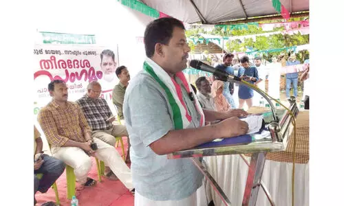 തീ​ര​ദേ​ശ​ത്തെ തൊ​ഴി​ലും ജീ​വി​ത​വും സം​ര​ക്ഷി​ക്ക​ണം -റ​സാ​ഖ് പാ​ലേ​രി