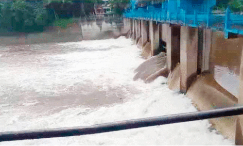 തേജസ്വിനിയിൽ വെള്ളം ഉയർന്നു;  കാക്കടവിൽ തടയണ തുറന്നു