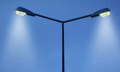 തൊടുപുഴ: പ്രതിഷേധം കത്തി; വഴിവിളക്കുകൾ തെളിയും തൊടുപുഴ: പ്രതിഷേധം കത്തി; വഴിവിളക്കുകൾ തെളിയും