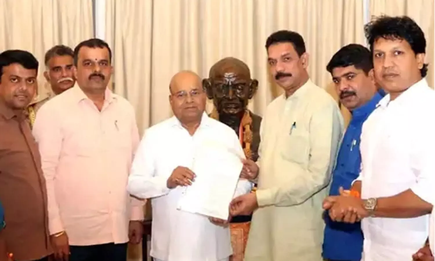 മംഗളൂരു സർവകലാശാല ഗണേശോത്സവ വേദിയും ഫണ്ടും വിവാദമാക്കി ബി.ജെ.പി, എം.പിയും എം.എൽ.എമാരും ഗവർണറെ കണ്ടു; ഭീഷണിപ്പെടുത്തുന്നുവെന്ന് വിസി