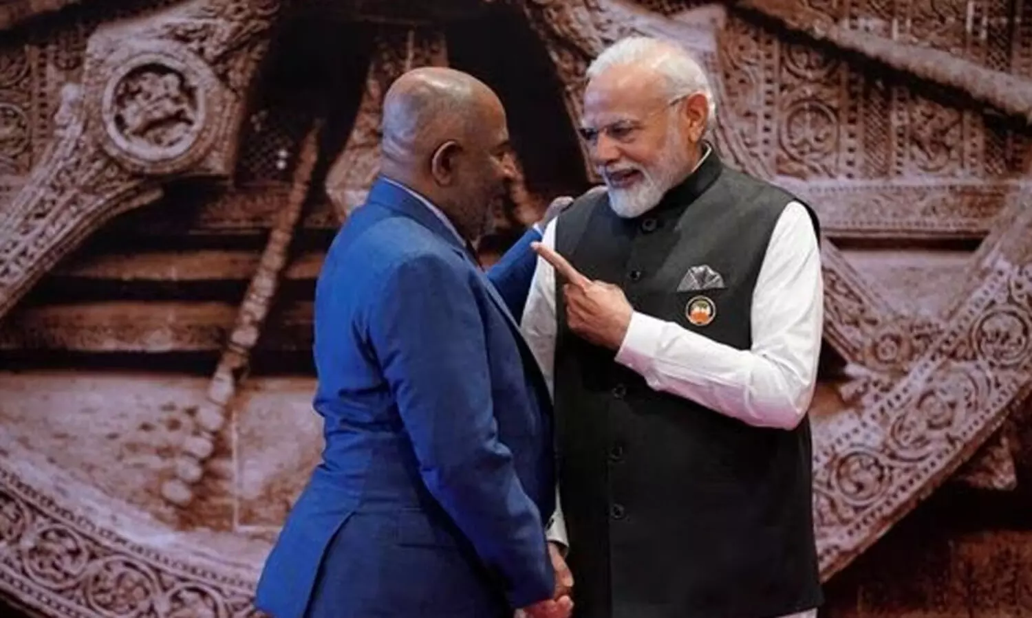 modi and azali 089907