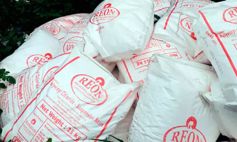 പാപ്പിനിശ്ശേരിയിൽ ദേശീയപാതയോരം വീണ്ടും മാലിന്യം തള്ളൽ കേന്ദ്രമായി പാപ്പിനിശ്ശേരിയിൽ ദേശീയപാതയോരം വീണ്ടും മാലിന്യം തള്ളൽ കേന്ദ്രമായി