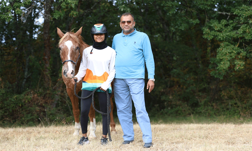 നിദ അൻജും പിതാവ് ഡോ. അൻവർ അമീൻ ചേലാട്ടിനൊപ്പം നിദ അൻജും പിതാവ് ഡോ. അൻവർ അമീൻ ചേലാട്ടിനൊപ്പം