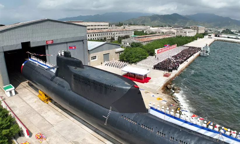 ഉത്തരകൊറിയ ആദ്യ ആണവായുധ അന്തർവാഹിനി പുറത്തിറക്കി ഉത്തരകൊറിയ ആദ്യ ആണവായുധ അന്തർവാഹിനി പുറത്തിറക്കി