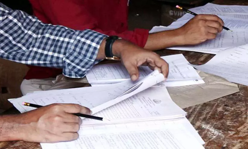 പരീക്ഷാ മൂല്യനിർണയത്തിന് കടംപറയൽ ആറാം മാസത്തിലേക്ക് പരീക്ഷാ മൂല്യനിർണയത്തിന് കടംപറയൽ ആറാം മാസത്തിലേക്ക്