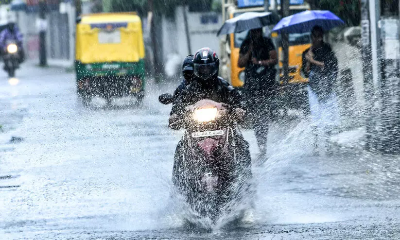 മഴയിൽ വെള്ളക്കെട്ട്​; ആശങ്കയിൽ നാട്ടുകാർ