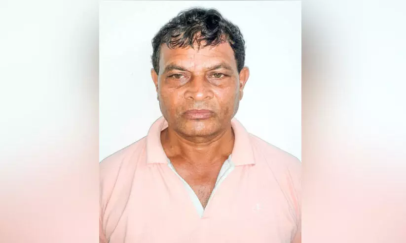 നാവികസേന ആസ്ഥാനത്ത് ജോലി വാഗ്ദാനം ചെയ്ത് പണം തട്ടൽ: നേവൽ ഉദ്യോഗസ്ഥൻ അറസ്റ്റിൽ