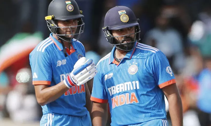 രോഹിതിനും ഗില്ലിനും അർധസെഞ്ച്വറി; മഴ കാരണം മത്സരം നിർത്തിവെച്ചു