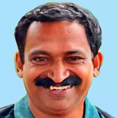 സ്കൂ​ട്ട​ര്‍ യാ​ത്രി​ക​ന്‍ കാ​റി​ടി​ച്ച് മ​രി​ച്ചു