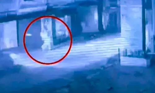 ജ്വല്ലറികളിലേക്ക് കൊണ്ടുപോയ സ്വർണാഭരണം കാറിലെത്തിയ സംഘം കവർന്നു