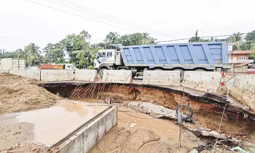 ക​ലു​ങ്ക് നി​ർ​മാ​ണ​ത്തി​നാ​യി കു​ഴി​ച്ച ഭാ​ഗം