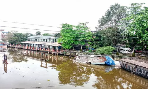 അ​ക്ഷ​ര യാ​ത്രാ​ബോ​ട്ട്