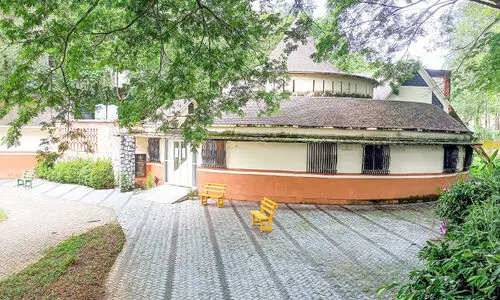 എ​ൻ​ട്ര​ൻ​സ് പ്ലാ​സ