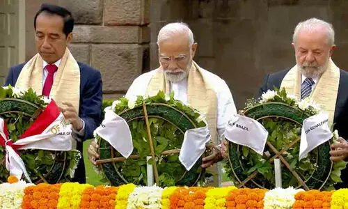 ഗാന്ധിസമാധിയിൽ മോദി അർപ്പിച്ച പുഷ്പചക്രത്തിലും റിപ്പബ്ലിക് ഓഫ് ഭാരത്