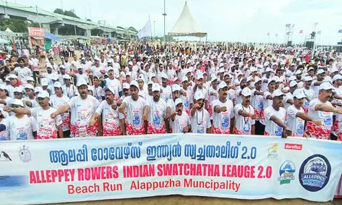 ആയിരങ്ങൾ കടപ്പുറത്തേക്ക്​ ഒഴുകി; ഇന്ത്യന്‍ സ്വച്ഛത ലീഗ്​ കാമ്പയിന്​ തുടക്കം