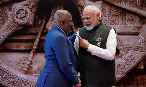 modi and azali 089907