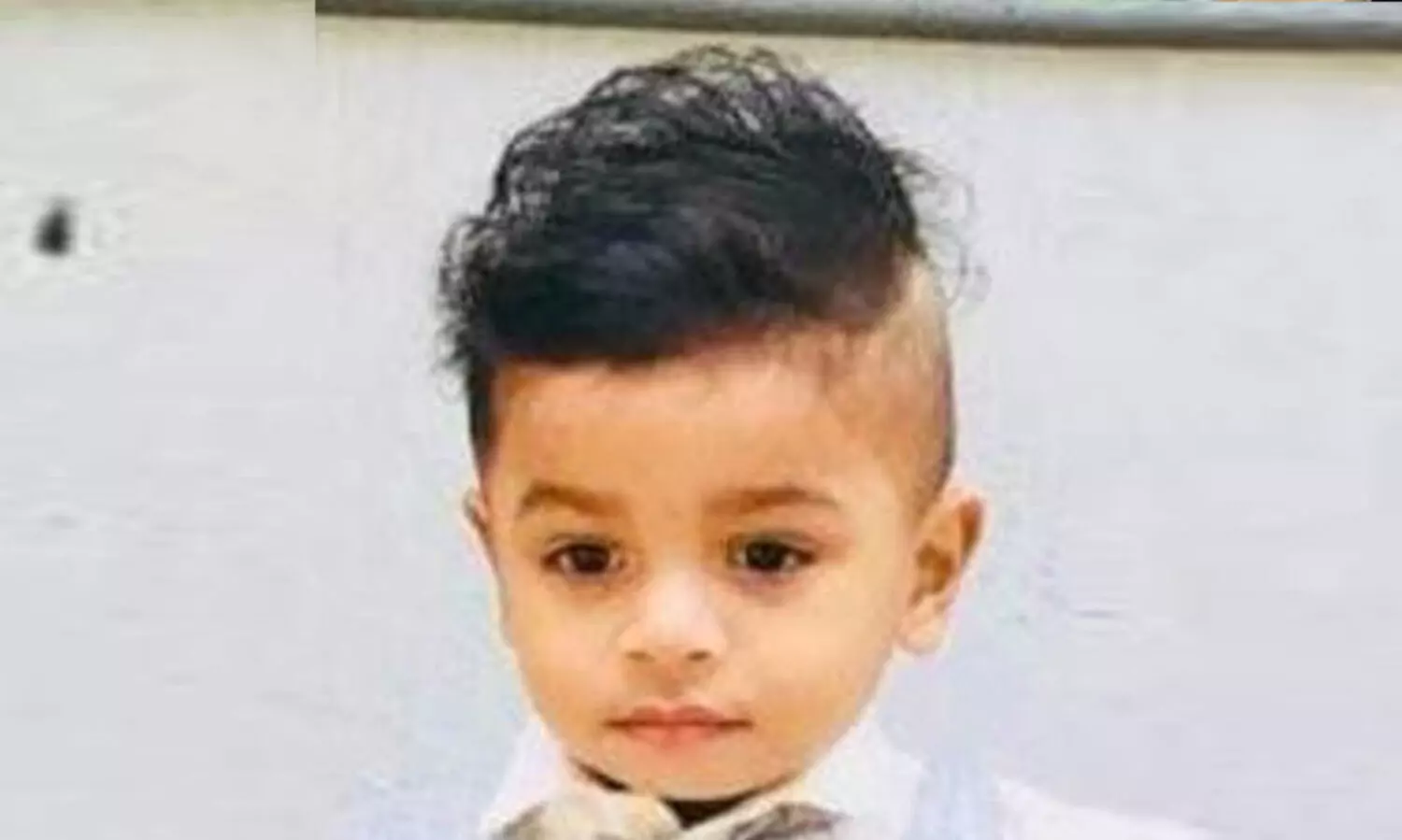 വീട്ടുമുറ്റത്തെ മതിൽ ഇടിഞ്ഞുവീണ് മൂന്നു വയസ്സുകാരൻ മരിച്ചു