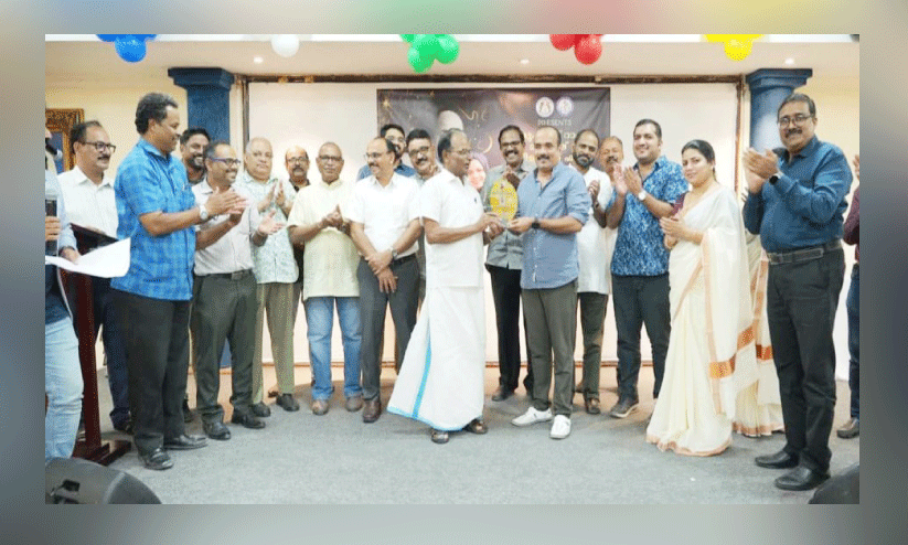 മു​ട്ടം സ​രി​ഗ​മ വി​ള​യി​ൽ ഫ​സീ​ല പ്ര​ഥ​മ    പു​ര​സ്‌​കാ​രം യൂ​സ​ഫ് കാ​ര​ക്കാ​ടി​ന്